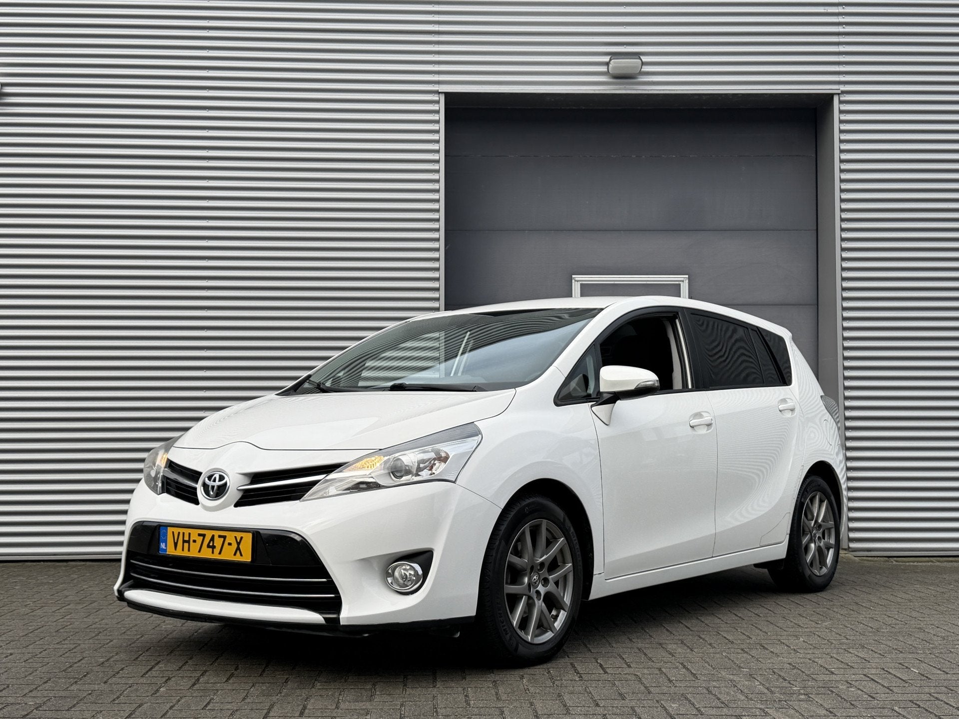 Toyota Verso 2.0 D-4D Business I Grijs Kenteken I Navi I Cam, Auto's, Bestelauto's, Gebruikt, Zwart, 4 cilinders, Wit