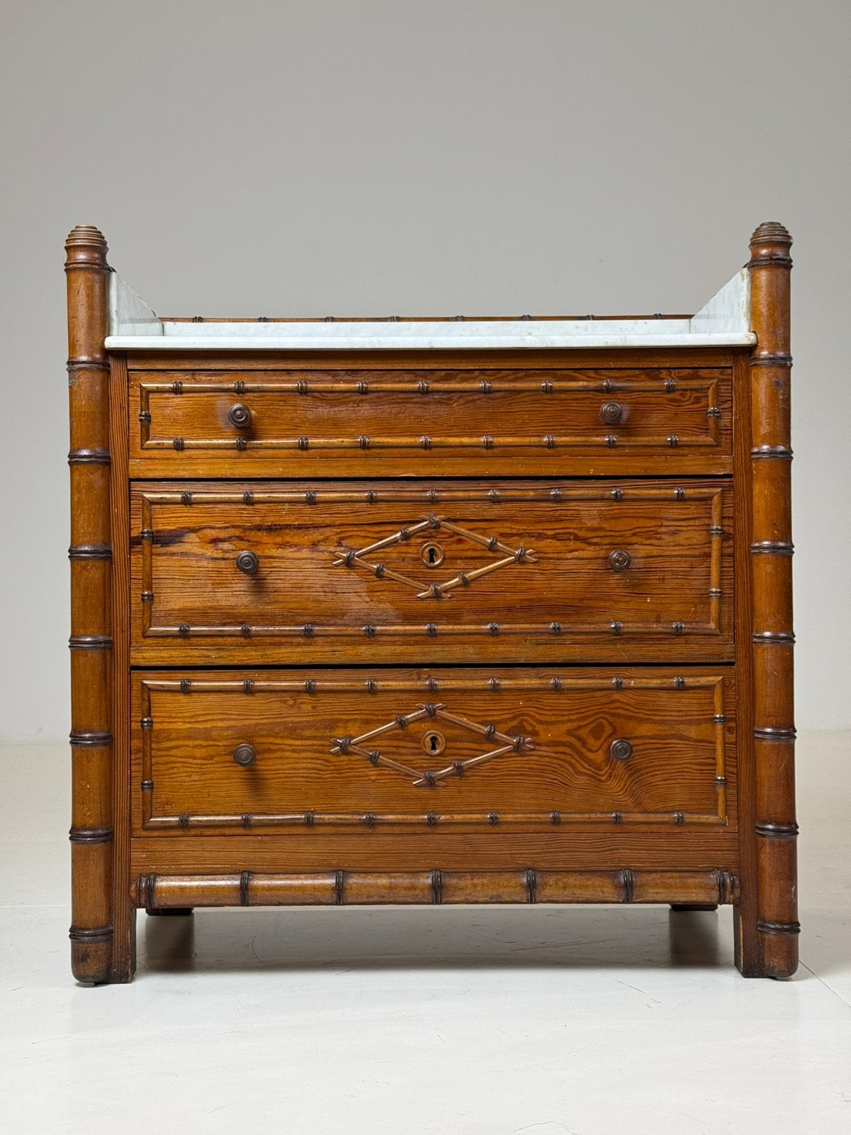 Faux bamboo ladekast ca. 1900