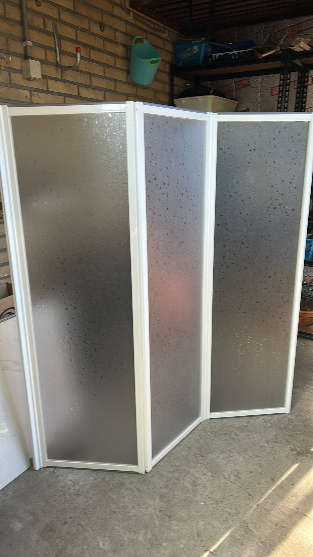 Badwand 134x140, Ophalen, Zo goed als nieuw