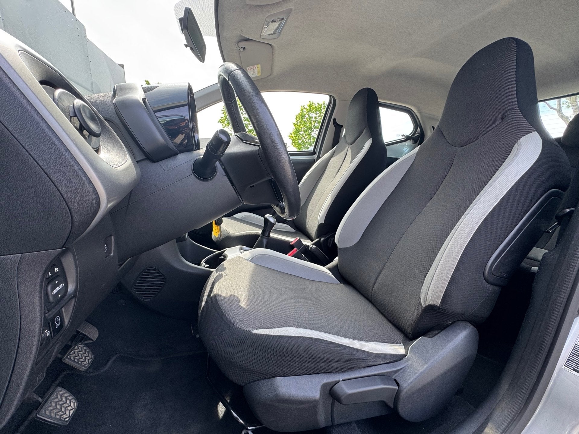 Toyota Aygo 1.0 VVT-i x-play AIRCO|CAM|SCHERM|EL.RAMEN|NAP|A, Auto's, Toyota, Voorwielaandrijving, Gebruikt, 4 stoelen, Origineel Nederlands