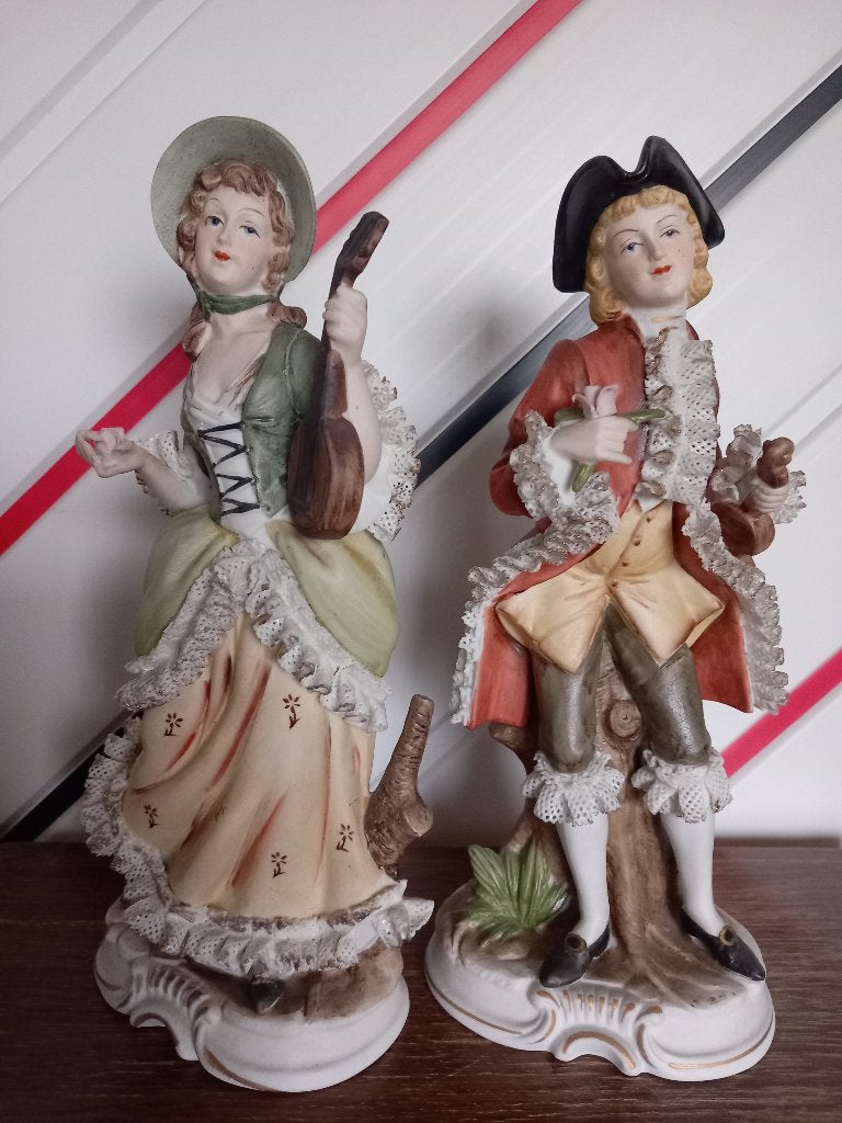 Biscuit porselein Dame en Cavalier met muziekinstrumenten 2, Antiek en Kunst, Ophalen