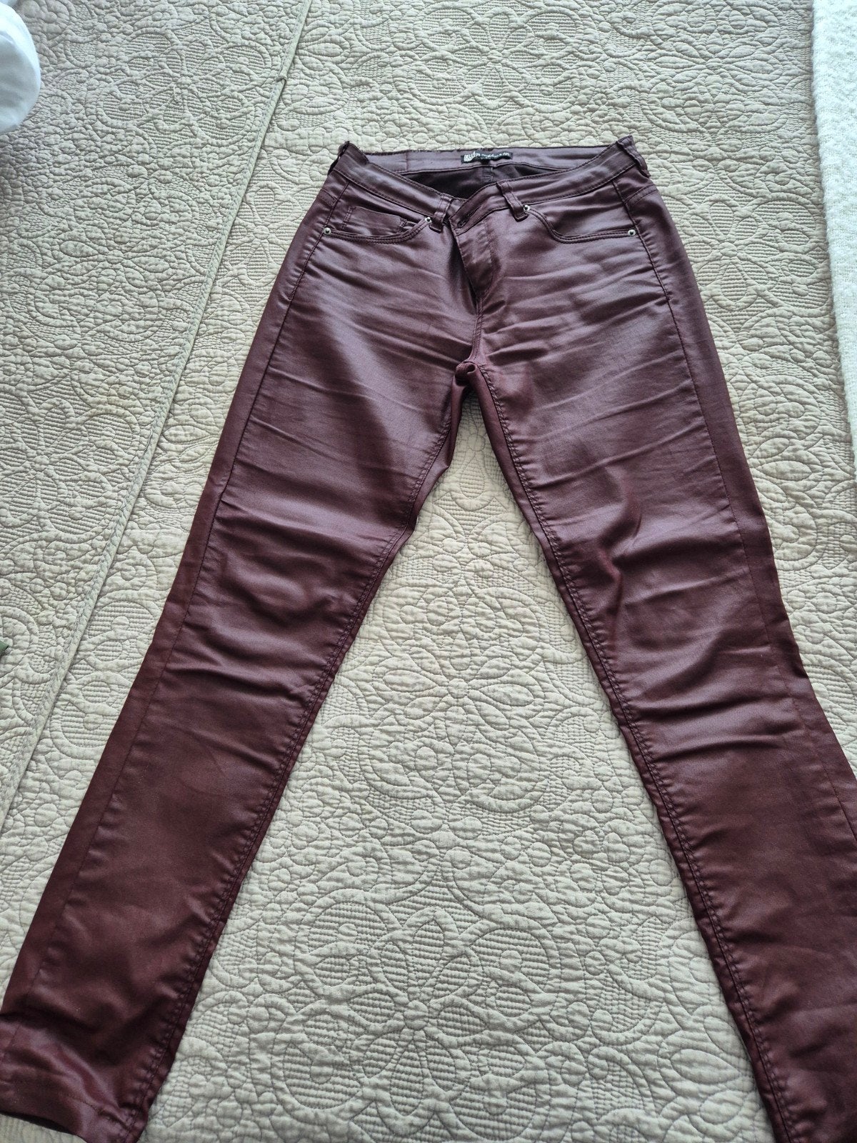 Bella Ragazza bordeauxrode coated broek maat S, Bella Ragazza, Ophalen of Verzenden, Zo goed als nieuw, Maat 36 (S)
