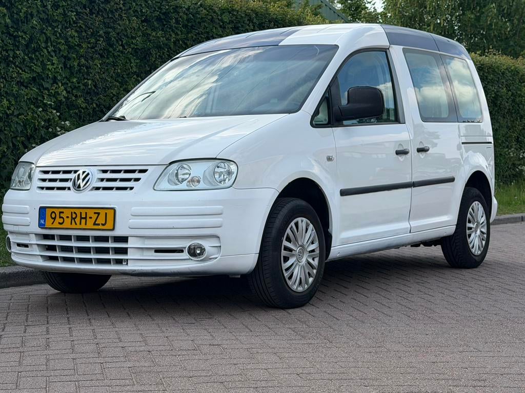 Volkswagen Caddy 1.6 Life | APK | TREKHAAK | NAP | AIRCO, Voorwielaandrijving, Stof, Zwart, Wit