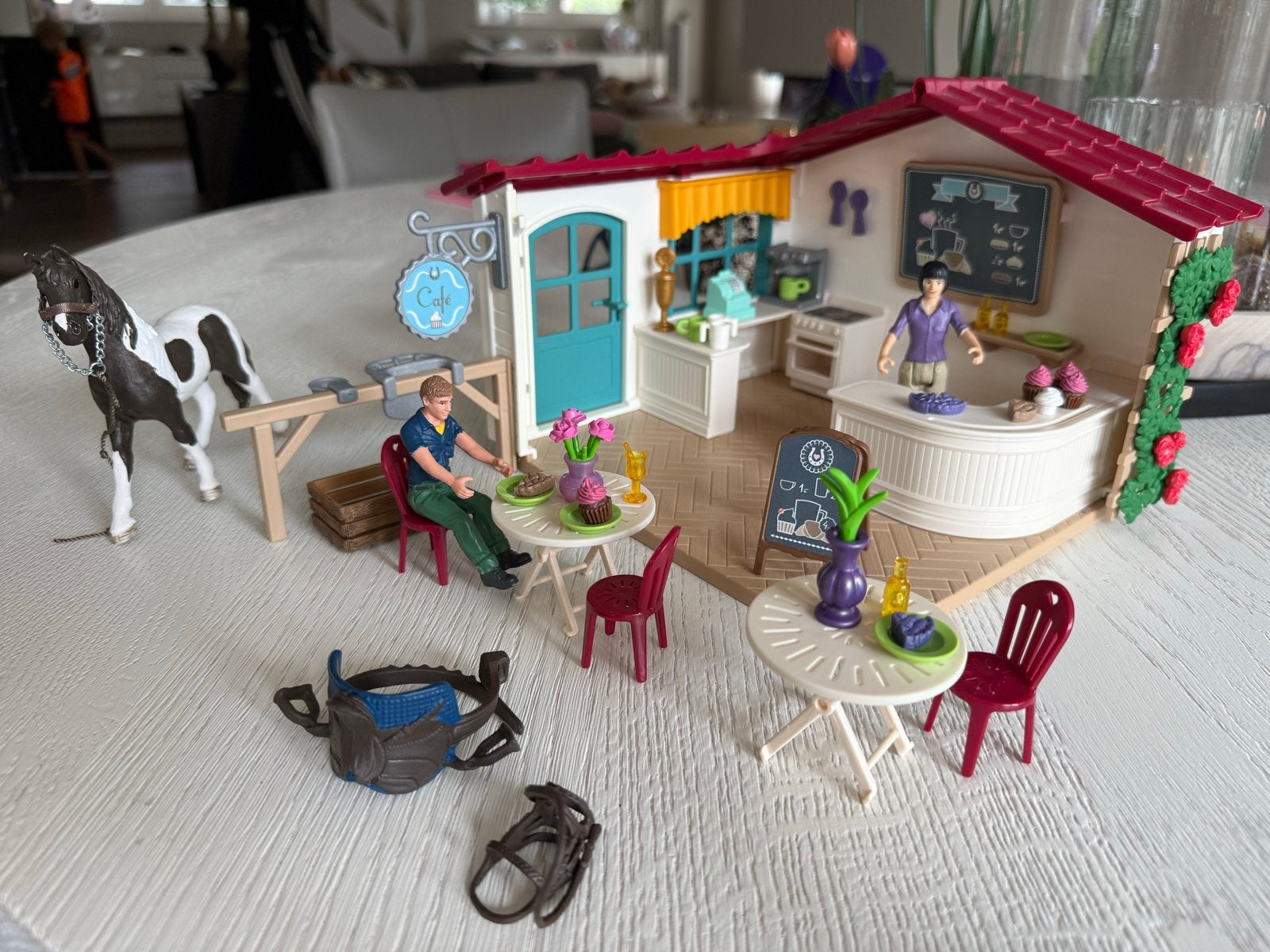 Schleich Paardencafé met accessoires en paard, Ophalen of Verzenden, Zo goed als nieuw, Jongen of Meisje