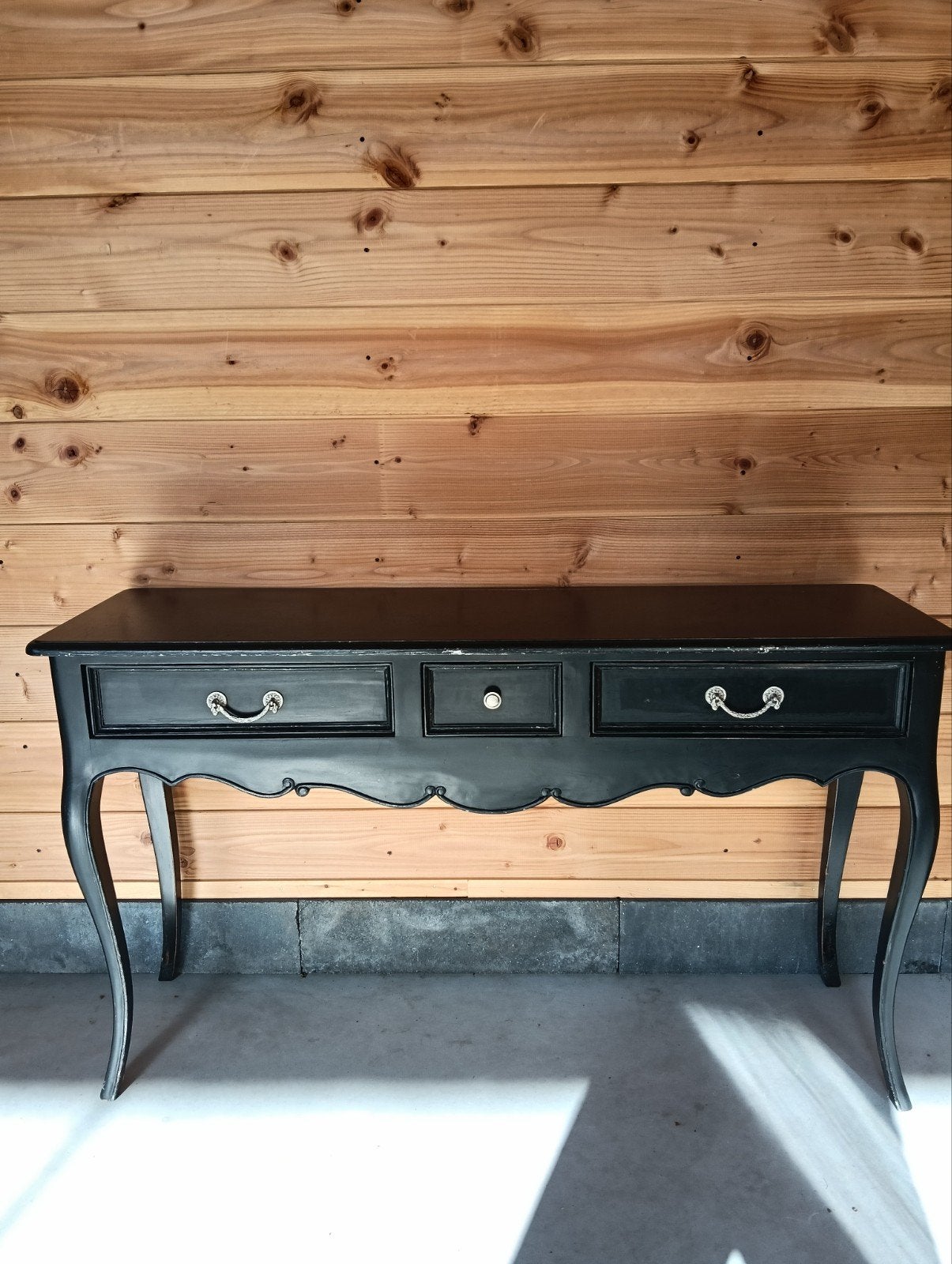 Brocante sidetable met drie laden kleur zwart, Ophalen, 100 tot 150 cm, Zo goed als nieuw, 25 tot 50 cm
