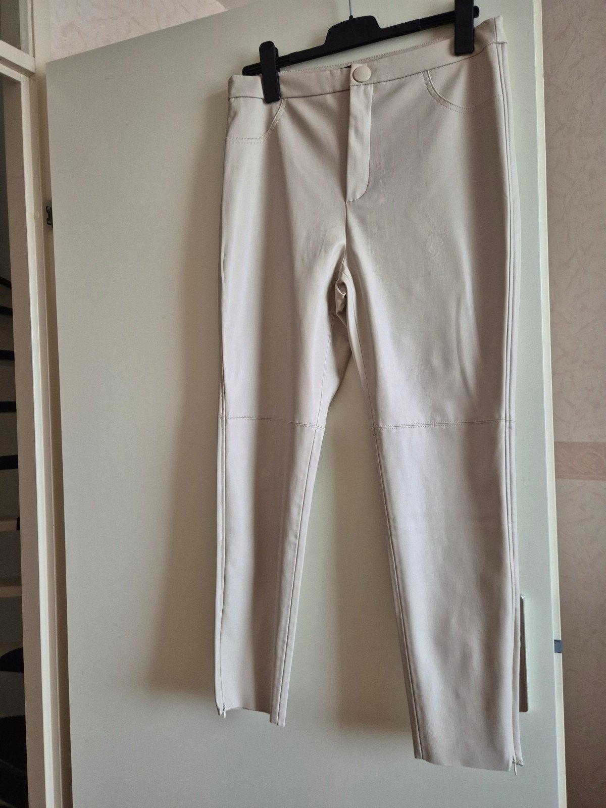 Zara Faux Leren Broek - Crème, Maat 40, Maat 38/40 (M), Ophalen of Verzenden, Zo goed als nieuw, Lang