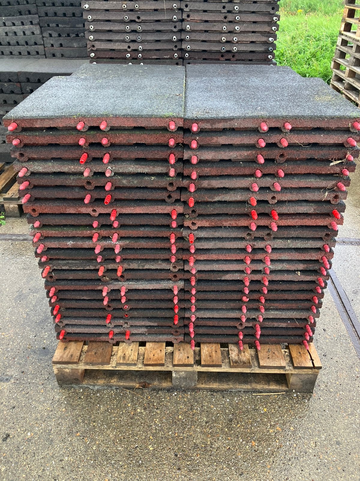 102 vochtdoorlatende rubberen tegels 50x50x4,5cm, Ophalen, Gebruikt, Minder dan 20 cm, Minder dan 5 m²
