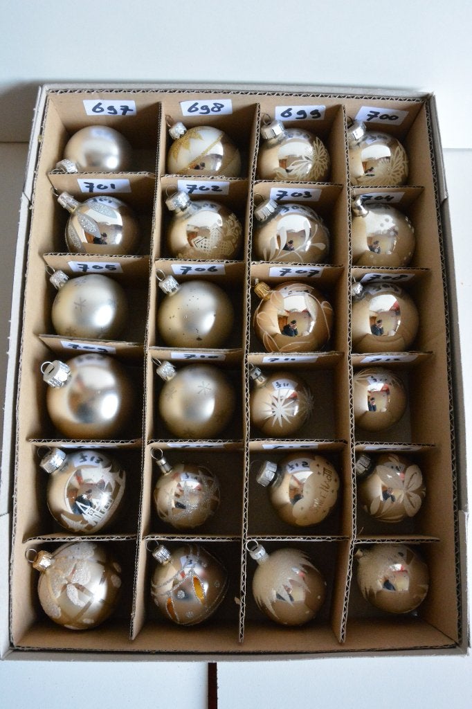 Kerstballen zilver Doos 30, Ophalen of Verzenden, Zo goed als nieuw