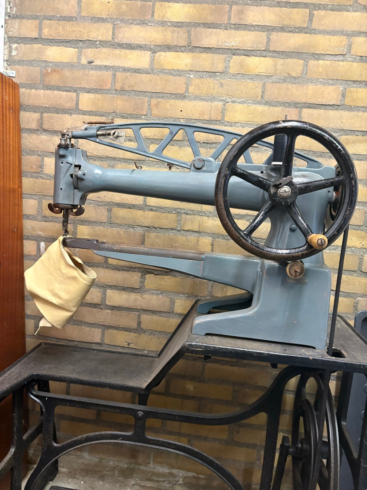 Adler Antieke industriële naaimachine, Antiek en Kunst, Antiek | Naaimachines, Ophalen of Verzenden