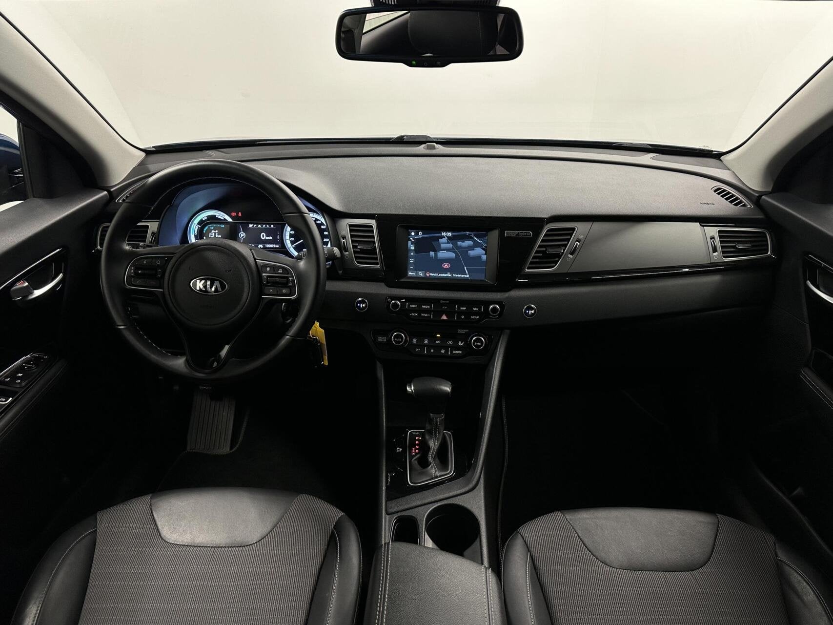 Kia Niro 1.6 GDi Hybrid ExecutiveLine CAMERA NAVI ECC TREKHA, Auto's, Gebruikt, Met garantie (alle), Blauw, Leder en Stof