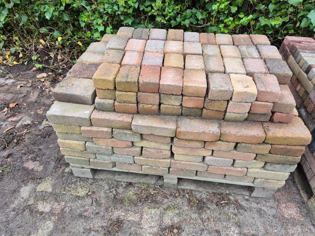 Gratis af te halen: Gebruikte stenen (heel en half), Ophalen, Gebruikt, Klinkers, Minder dan 5 m²