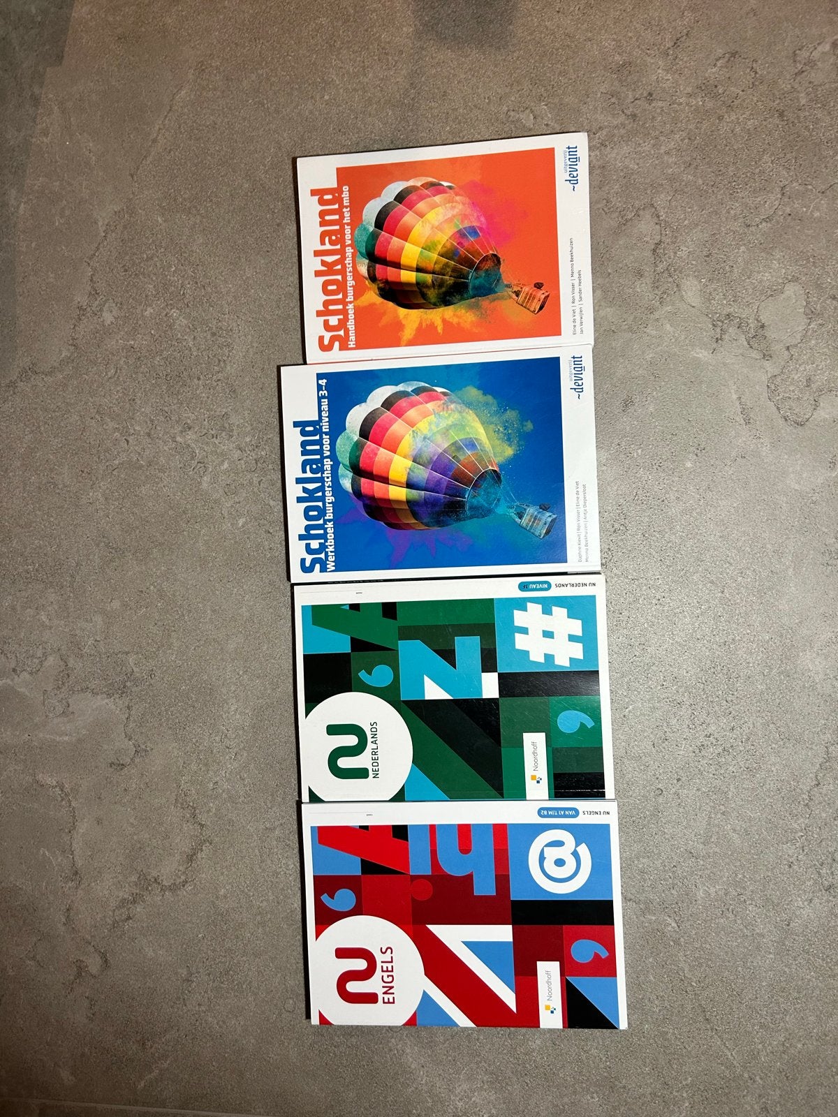 Complete set mbo schoolboeken (4 stuks), Boeken, Ophalen of Verzenden, Gelezen, Overige niveaus, Nederlands