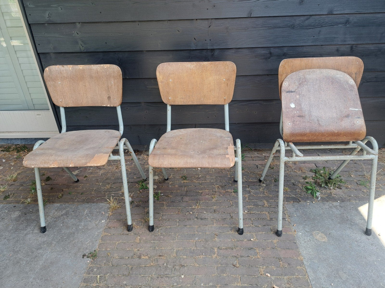 3 Gebruikte stoelen met ijzeren frame en houten zitting, Ophalen, Gebruikt, Overige kleuren, Drie