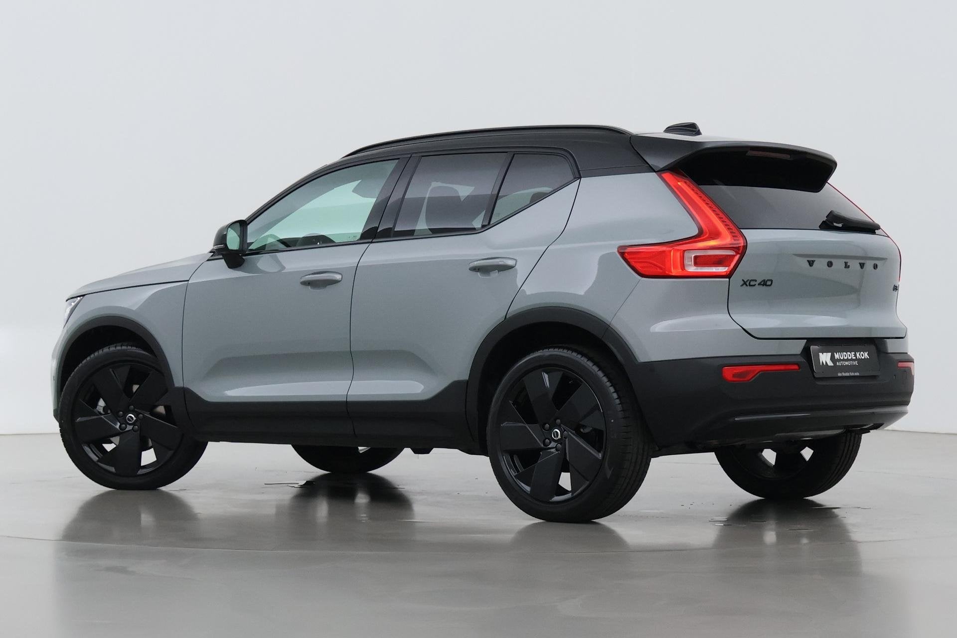 Volvo XC40 2.0 B3 Plus Black Edition | Harman/Kardon | 360°, Auto's, Euro 6, 4 cilinders, 1969 cc, Leder en Stof