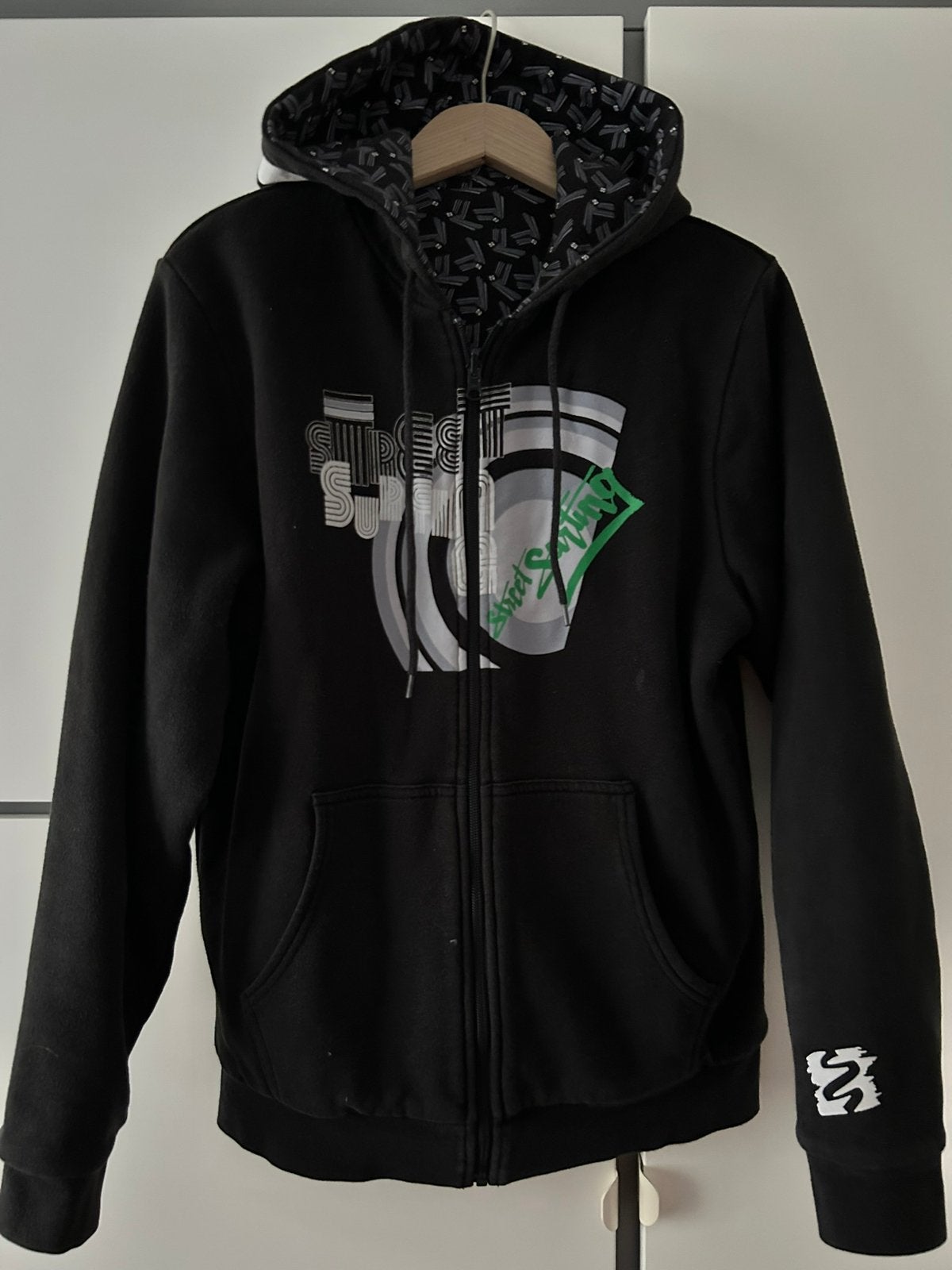 Street Surfing Omkeerbare Hoodie Ritssluiting Maat M Zwart, Ophalen of Verzenden, Gedragen, Maat 48/50 (M), Zwart