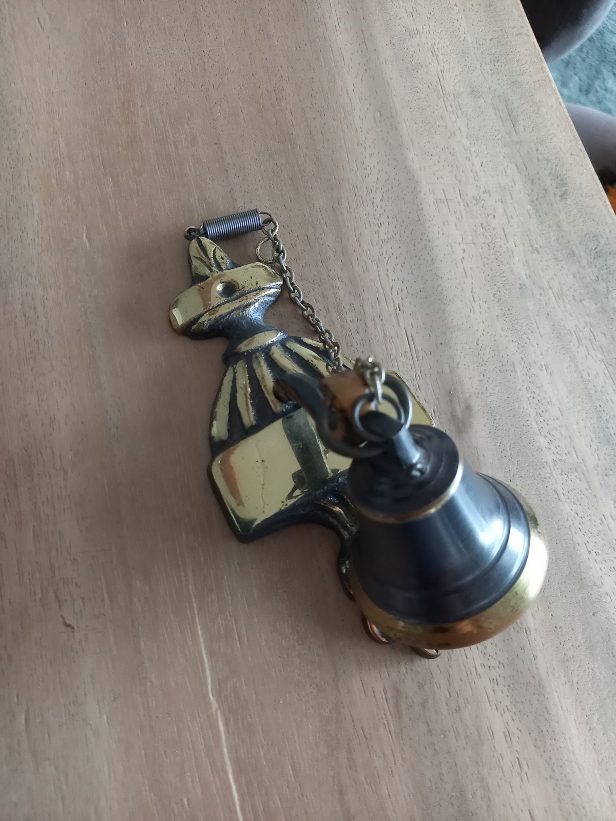 koperen bel plus beslag schellekoord, Ophalen