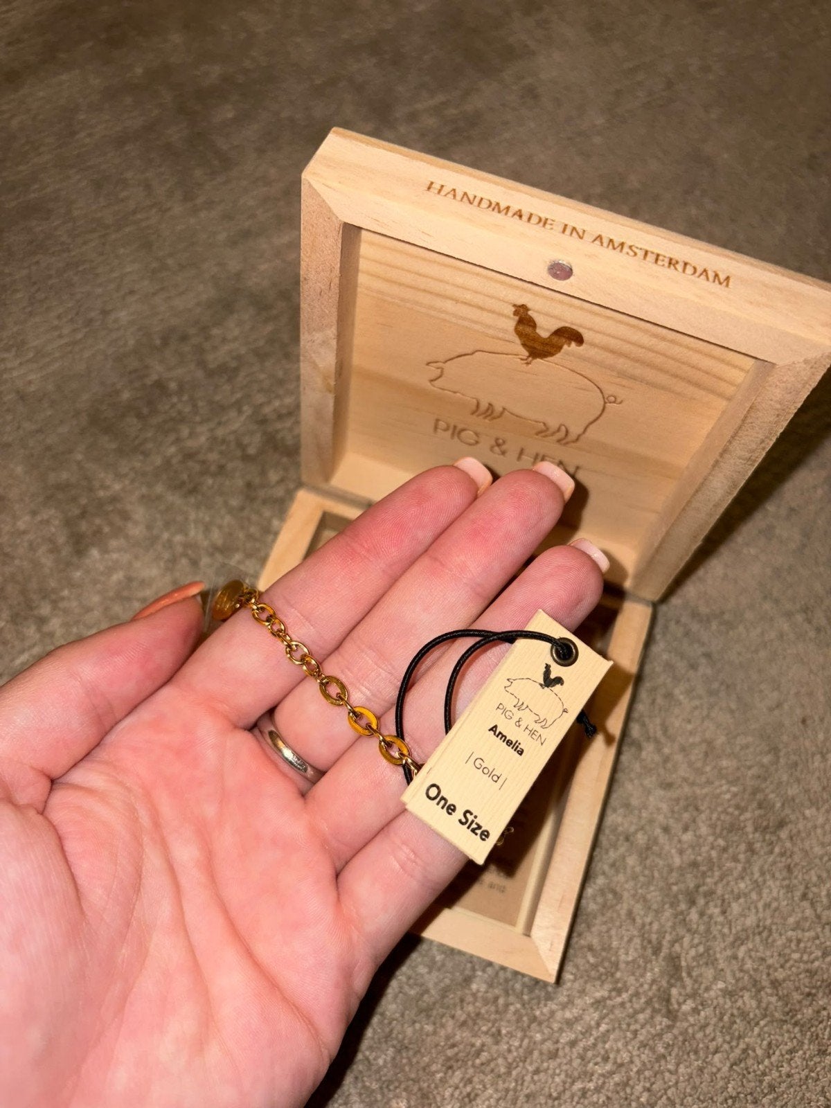 Pig & Hen Amelia Gold Armband - Nieuw in doos, Ophalen of Verzenden, Nieuw, Goud, Overige materialen