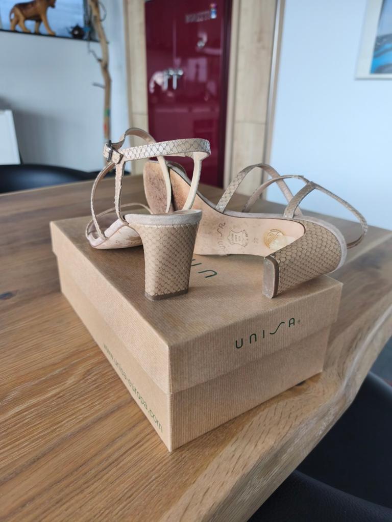 Dames sandalen carre Unisa, Verzenden, Zo goed als nieuw, Minder dan 50 cm, Minder dan 50 cm
