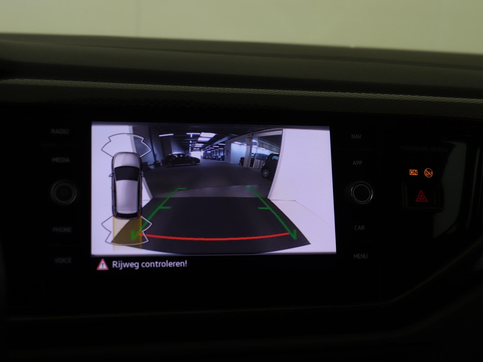 Foto 21 van Volkswagen Polo 1.0 TSI Life | Achteruitrijcamera | Adaptiev