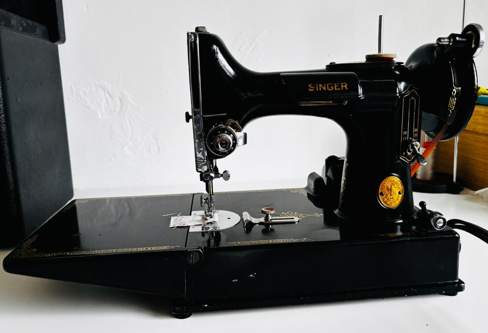 Singer Featherweight model 221, Antiek en Kunst, Antiek | Naaimachines, Ophalen