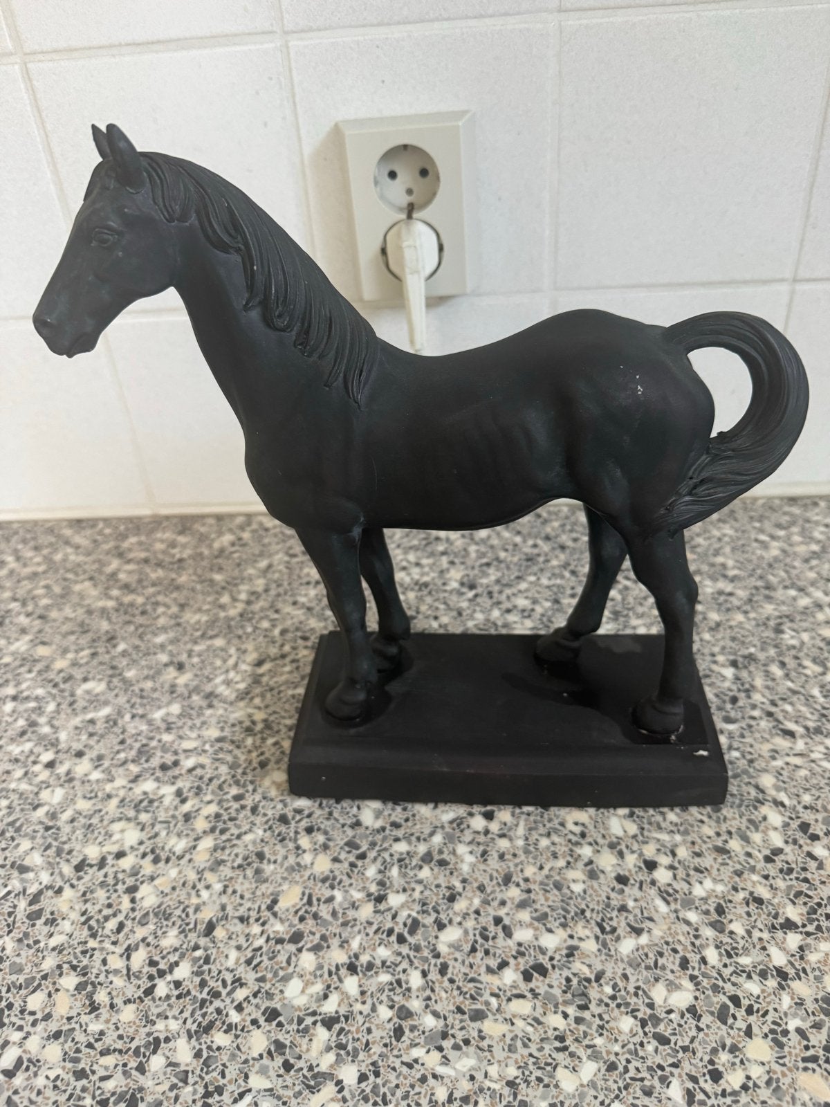 Zwart paard beeldje - Decoratief object, Overige materialen, Ophalen of Verzenden, Modern, Gebruikt