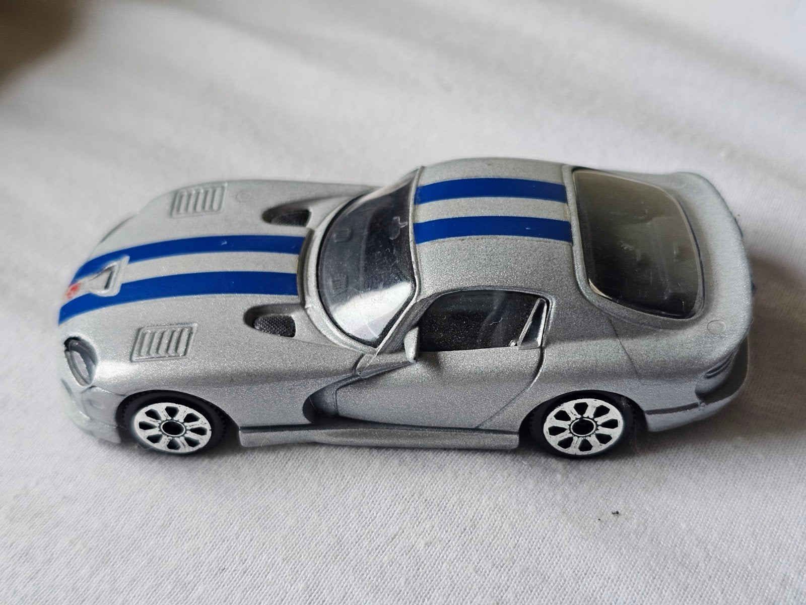 Bburago Dodge Viper GTS Coupe 1/43 - Zilver met blauwe st, Hobby en Vrije tijd, Ophalen of Verzenden, Gebruikt, Auto, Overige merken