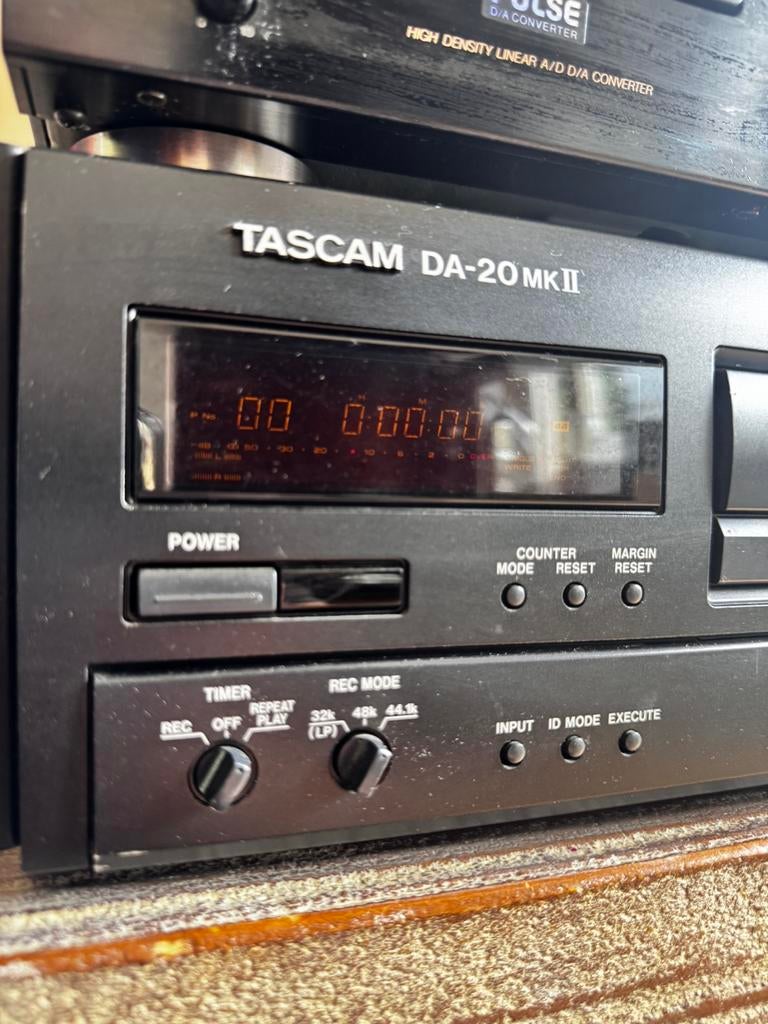 Tascam DA-20 MK2 & Sony DTC-690 DAT Recorders, Ophalen, Audio