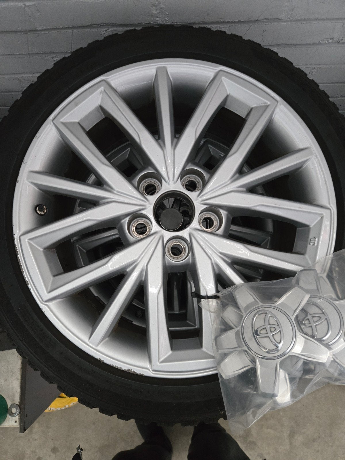 Toyota Corolla Winterbanden 225/45 R17 met Velgen, Ophalen, Gebruikt, Banden en Velgen, 17 inch