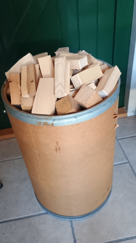 Houten opbergton gevuld met mooi droog aanmaakhout., Tuin en Terras, Minder dan 3 m³, Ophalen, Overige houtsoorten, Blokken