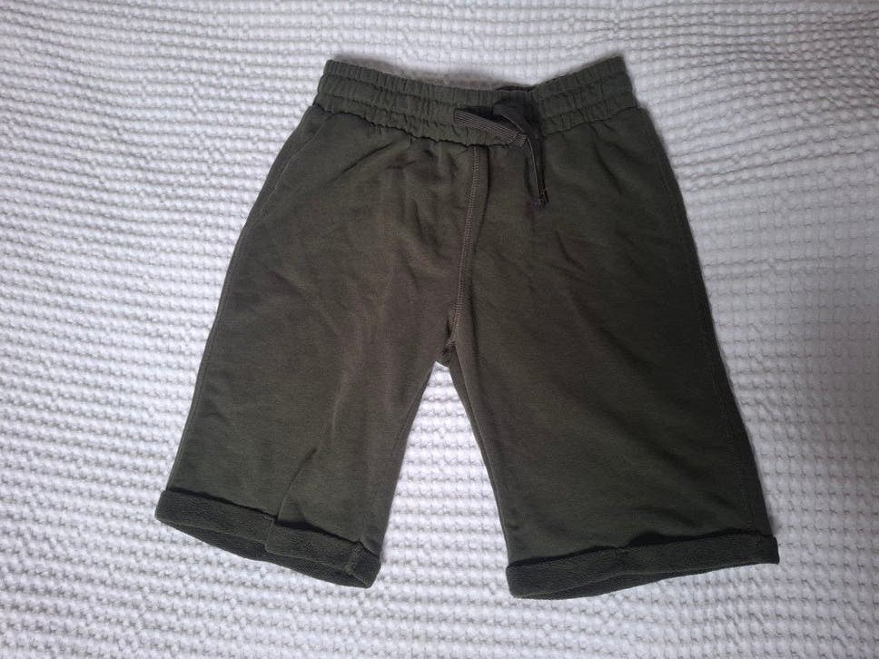 Nieuwe HEMA korte joggingbroek army groen 158/164, Kinderen en Baby's, Kinderkleding | Maat 158, Broek, Jongen of Meisje, Nieuw