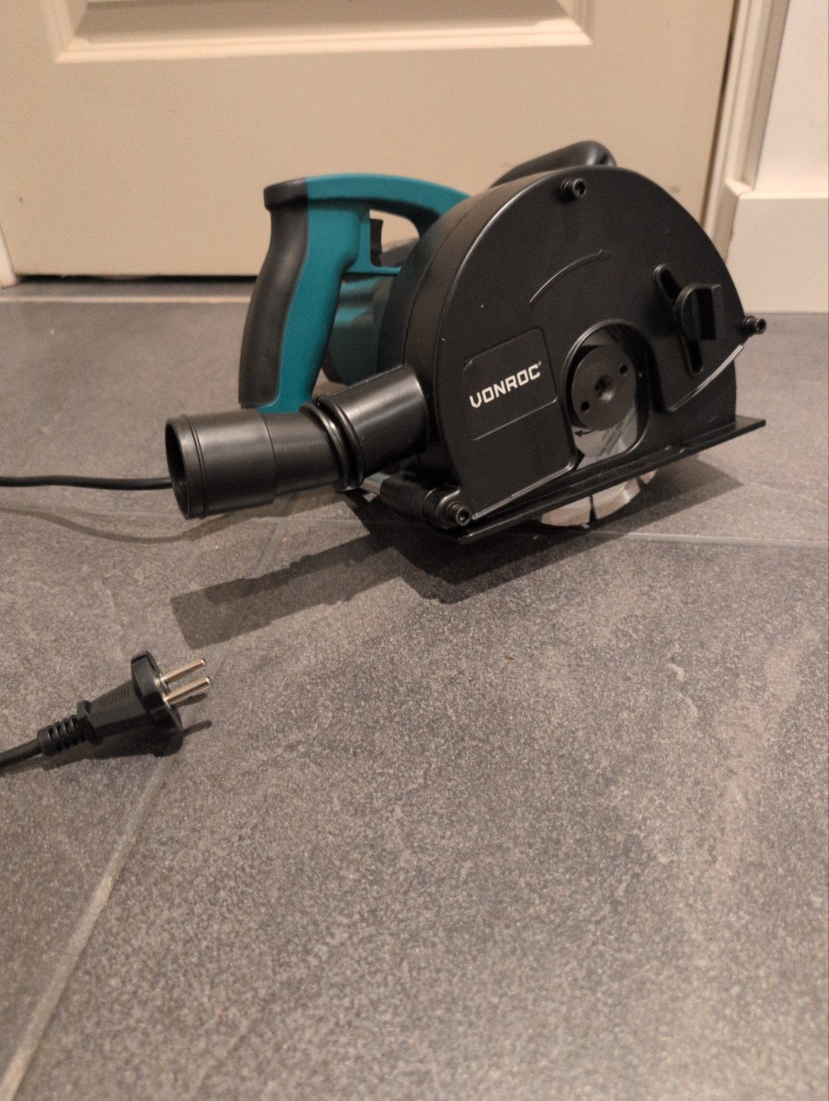 Muurfrees - Krachtige Sleuvenzaag voor Groeven TE HUUR, Doe-het-zelf en Verbouw, Gereedschap | Zaagmachines, Ophalen, Gebruikt