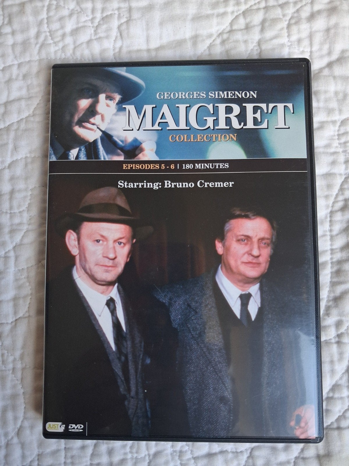 Maigret en het lijk zonder hoofd + Maigret en het kruispunt, Ophalen of Verzenden, Nieuw in verpakking, Frans, Inclusief doosje