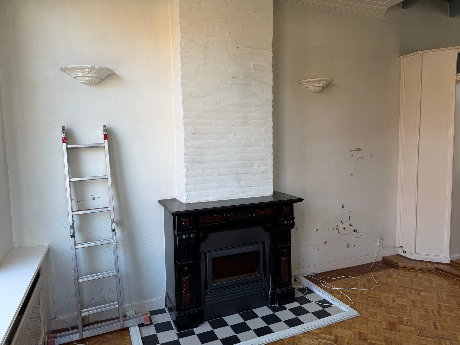 Fijne kachel met een prachtige schouw van natuursteen, Huis en Inrichting, Kachels, Ophalen, Gebruikt, Houtkachel, Inbouw