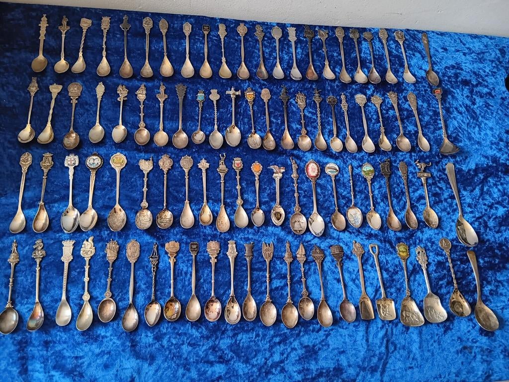 90 verzilverde lepeltjes en suikerlepels, o.a. Gero, Antiek en Kunst, Antiek | Bestek, Ophalen of Verzenden