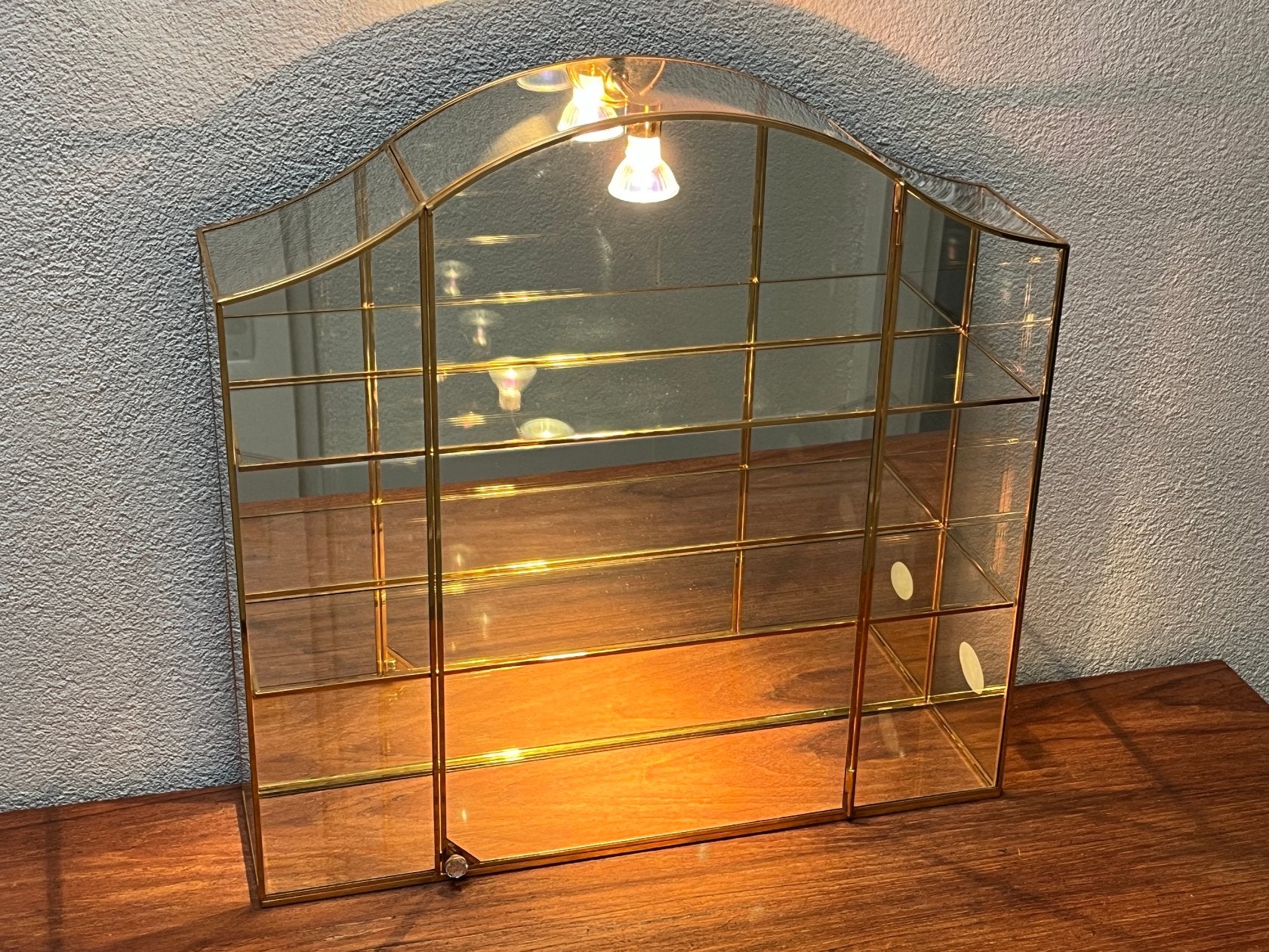 Luxe goud vergulde vitrine voor verzamelaars van kristal, Ophalen, Minder dan 50 cm, Zo goed als nieuw, Minder dan 100 cm