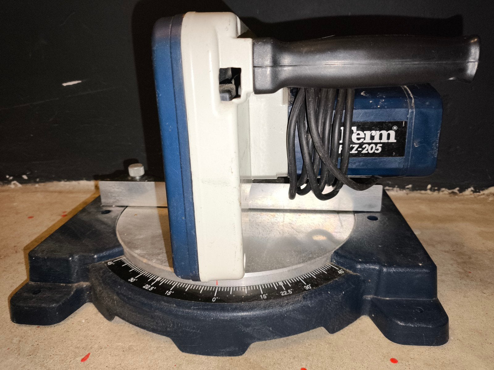 Afkortzaag Ferm FKZ-205, Ophalen, 600 tot 1200 watt, Zo goed als nieuw, Afkortzaag