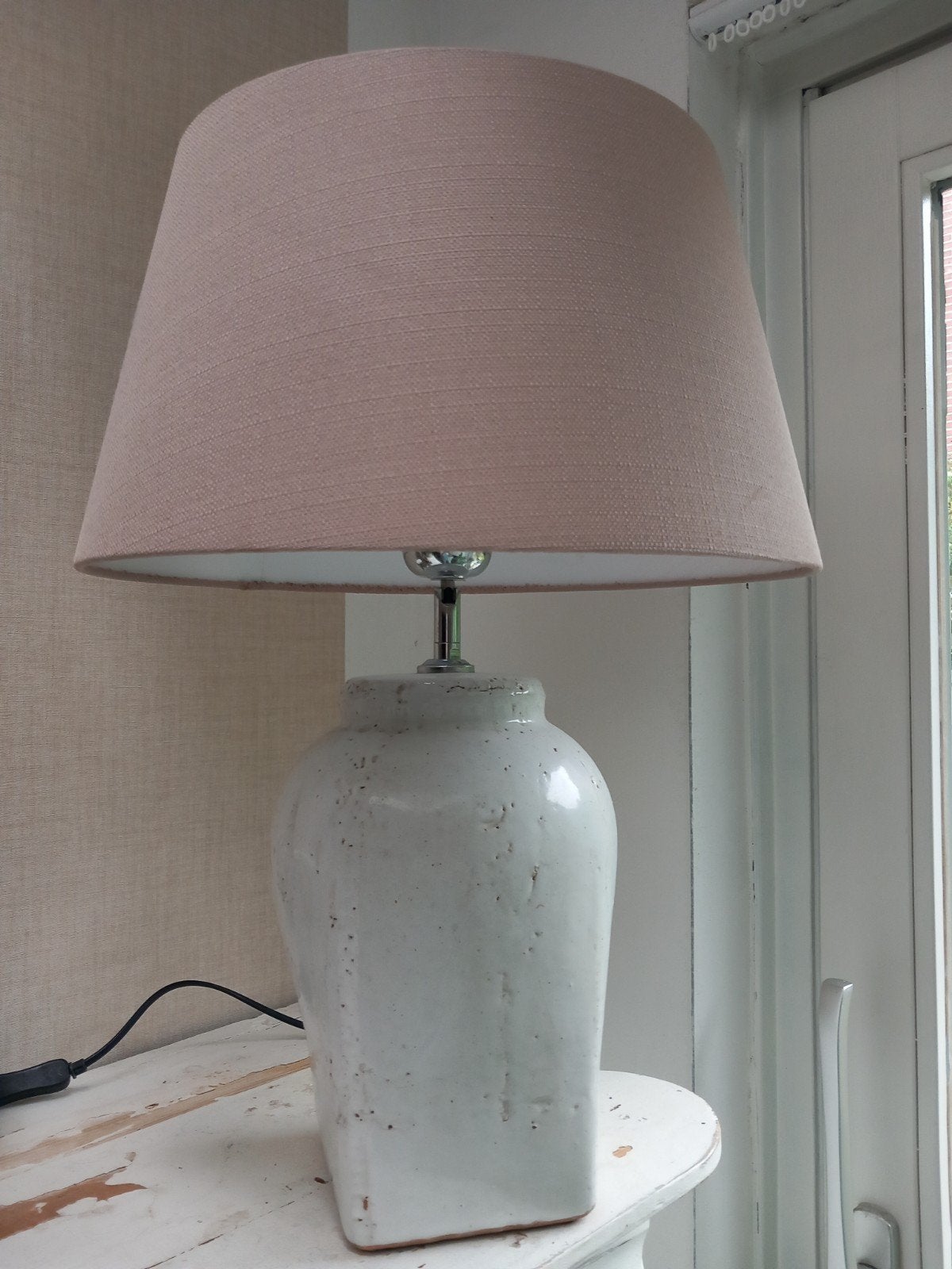 Tafellamp met taupekleurige kap en keramische voet, Huis en Inrichting, Ophalen, Zo goed als nieuw, Beige, E27 (groot)