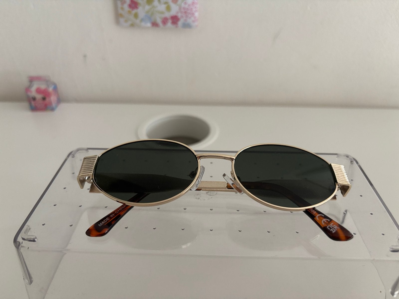 Gouden Zonnebril met Donkere Glazen, Sieraden, Tassen en Uiterlijk, Zonnebrillen en Brillen | Dames, Overige merken, Zonnebril