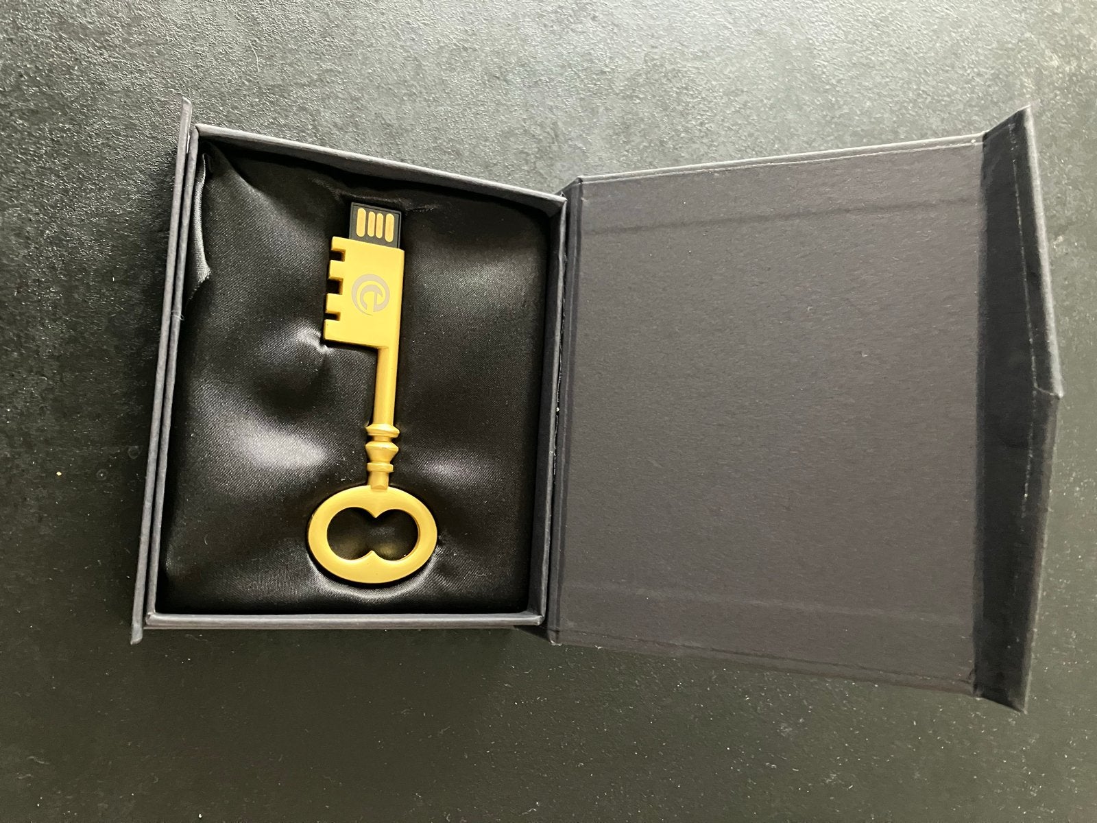 Efteling USB-stick in sleutelvorm (nieuw in doos), Ophalen of Verzenden, Nieuw, Gebruiksvoorwerp