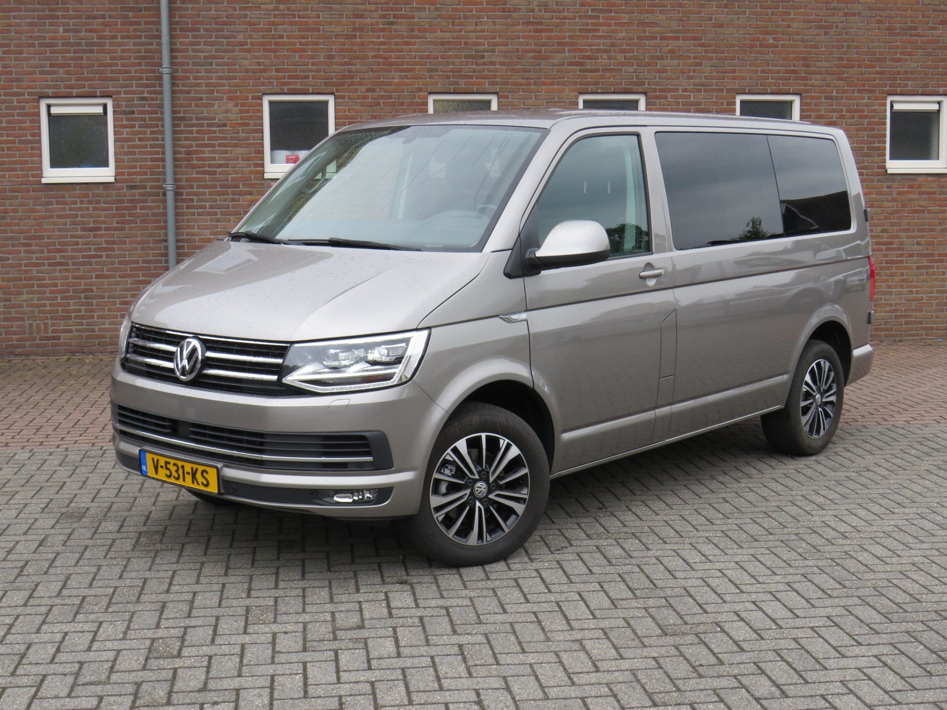Volkswagen Transporter 2.0 TDI 150Pk E6 DSG L1H1 DC Highline, Auto's, Bestelauto's, Stof, Gebruikt, 4 cilinders, 150 pk