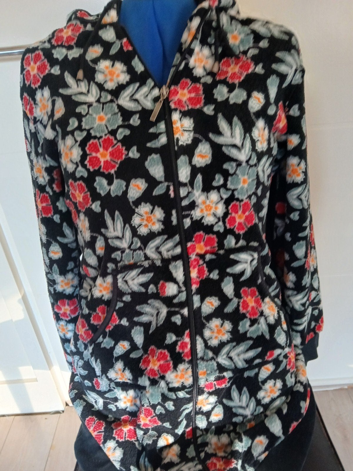 Warm vest met bloemen print, Kleding | Dames, Truien en Vesten, Ophalen, Overige kleuren, Maat 42/44 (L), Gedragen