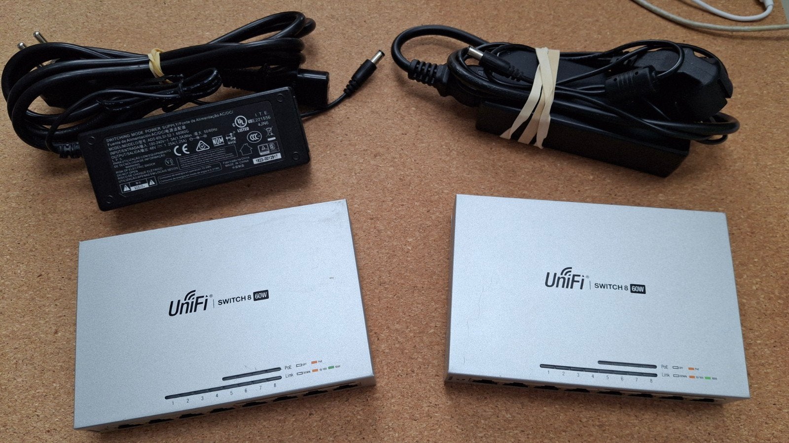 Ubiquiti UniFi US-8-60W (twee stuks beschikbaar), Computers en Software, Ophalen of Verzenden, Zo goed als nieuw
