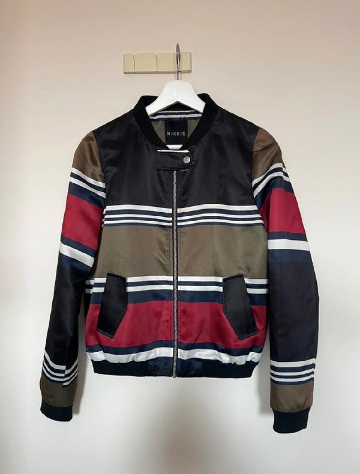 Nikkie Gestreept Bomberjack Maat 38 - Met Beschadigingen, Kleding | Dames, Jassen | Zomer, Ophalen of Verzenden, Gedragen, Maat 38/40 (M)