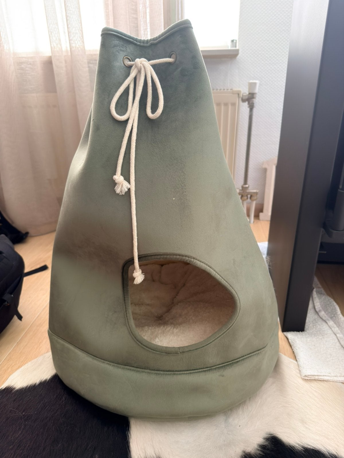 Kattenhuis designed by Lotte Vilar, Dieren en Toebehoren, Kattenmanden, Ophalen, Zo goed als nieuw