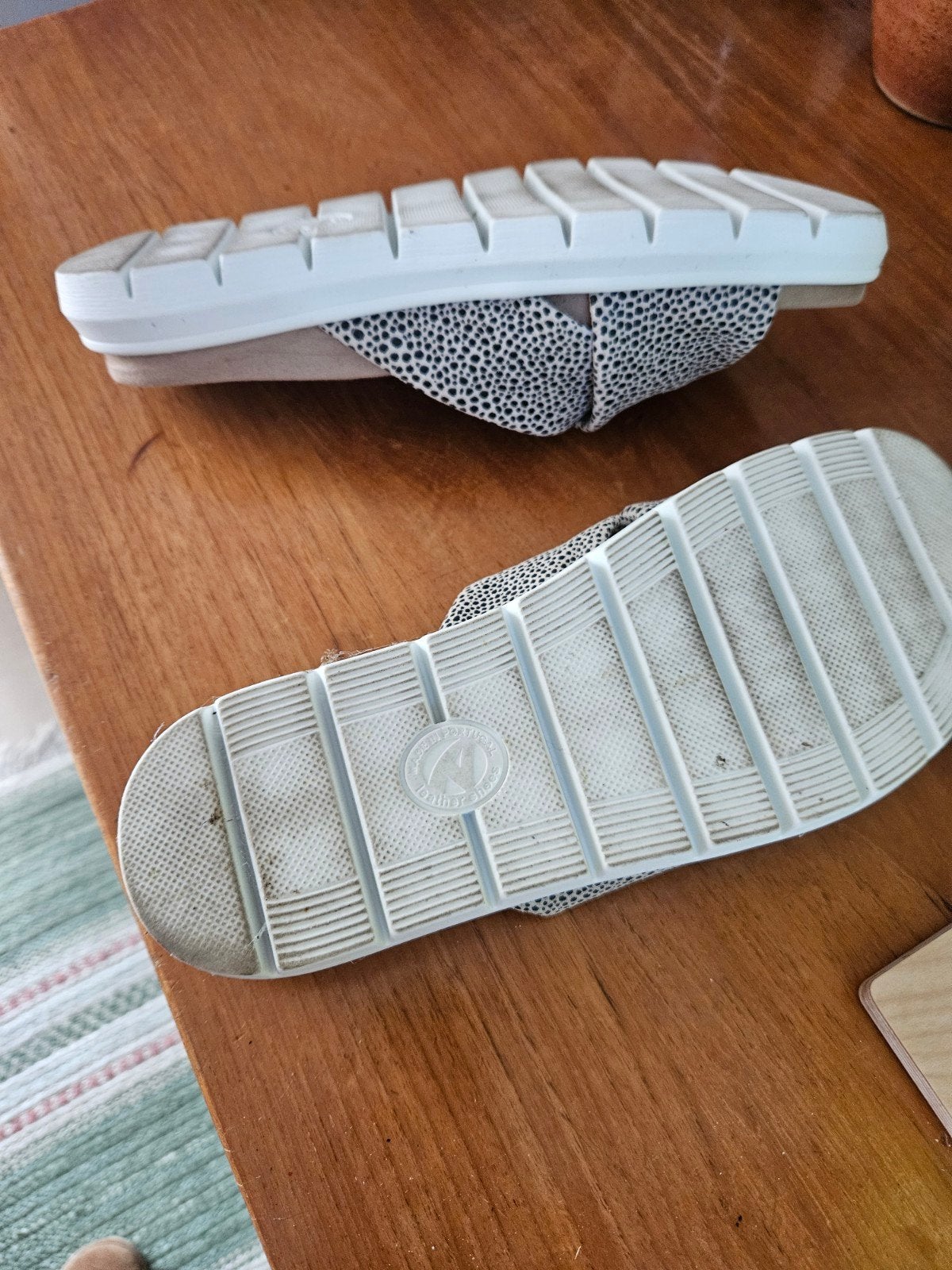 Feyn slippers maat 40, Kleding | Dames, Schoenen, Ophalen, Zo goed als nieuw