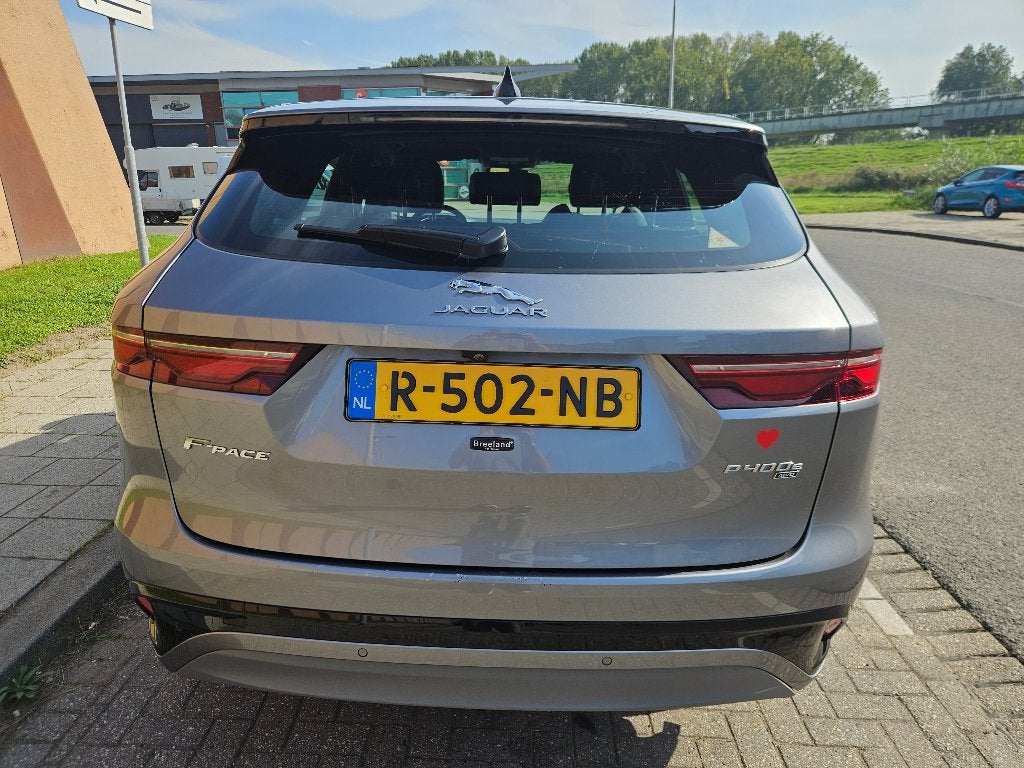 Jaguar F-Pace P400e AWD AUT 2022 Grijs, Auto's, Automaat, Dealer onderhouden, Zwart, 4 cilinders