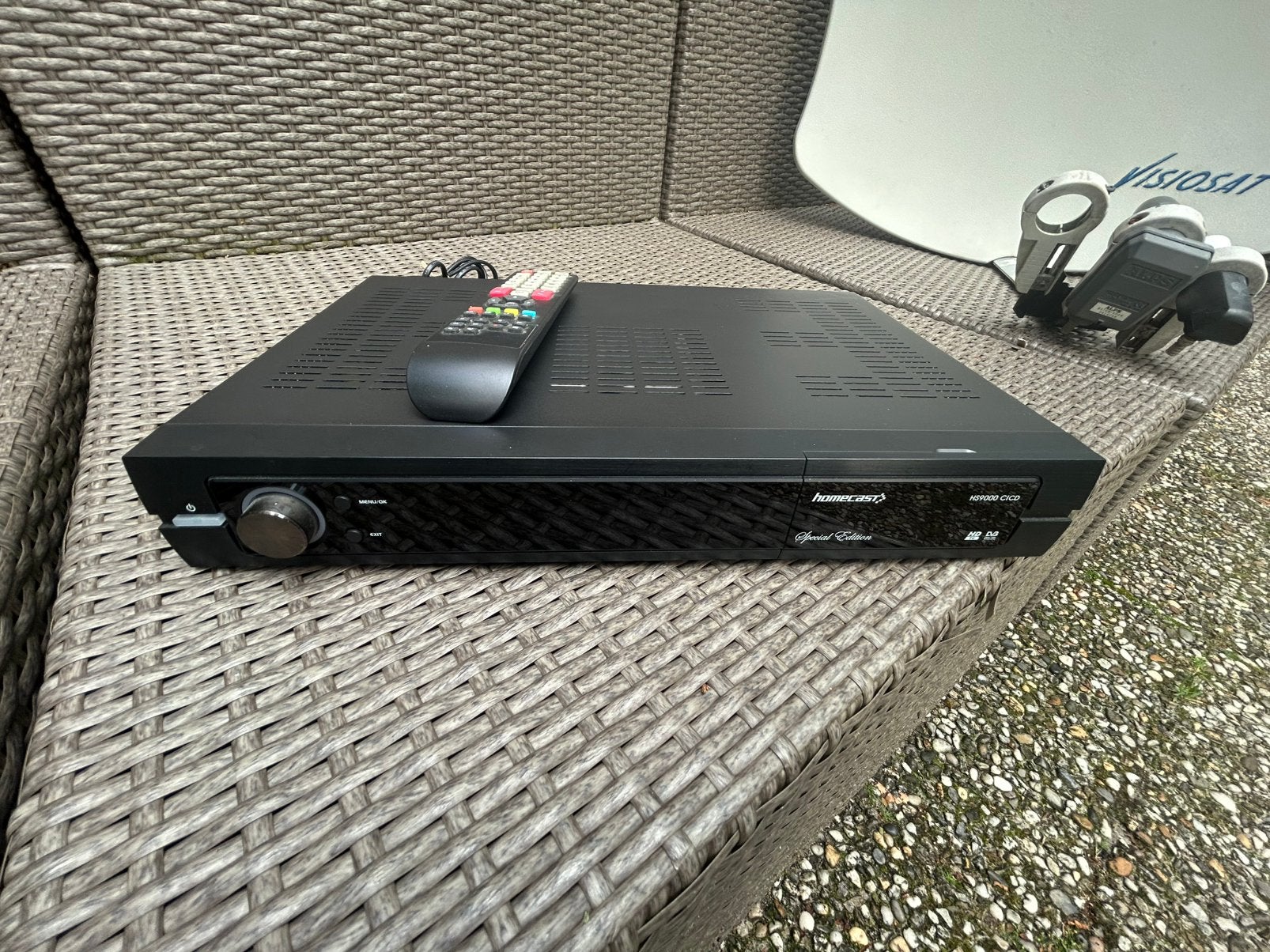 Homecast satellietontvanger en Visiosat schotel, Ophalen, Zo goed als nieuw