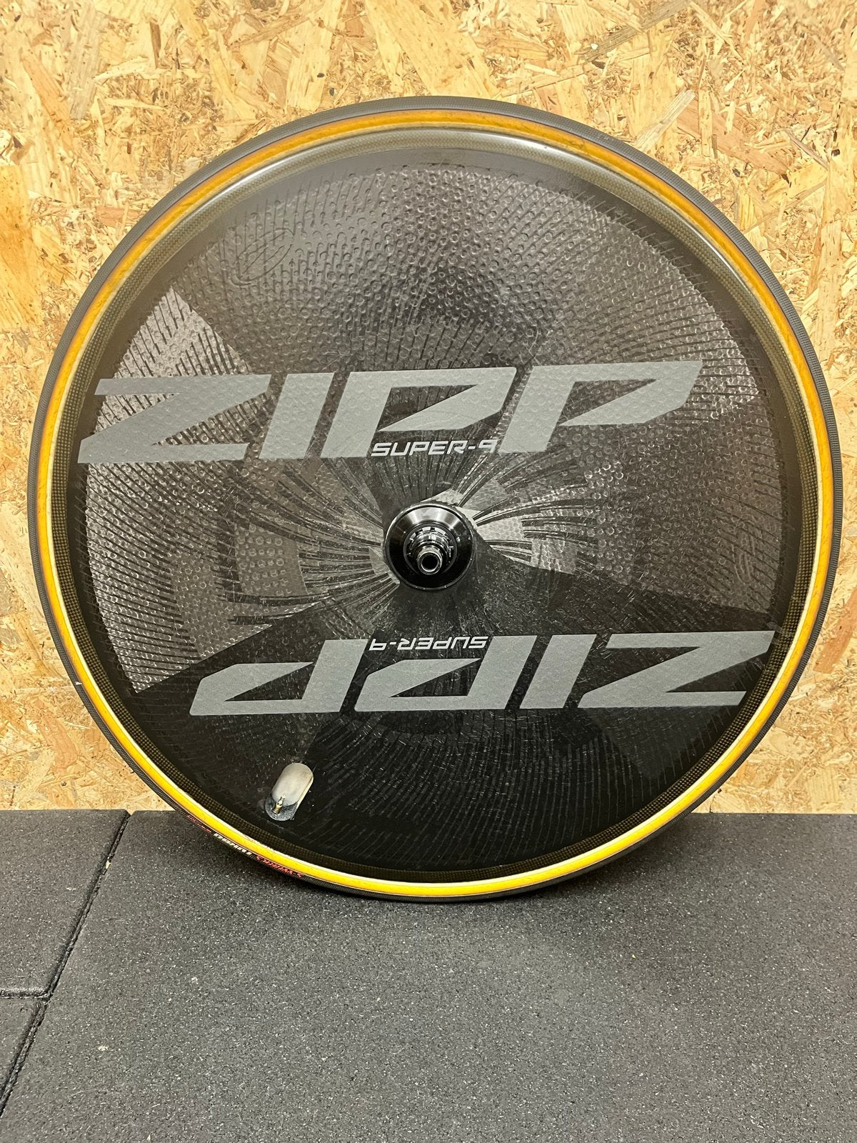 Zipp Super-9 Carbon Disc Wiel - Zo goed als nieuw, Fietsen en Brommers, Wiel, Ophalen of Verzenden, Zo goed als nieuw, Racefiets