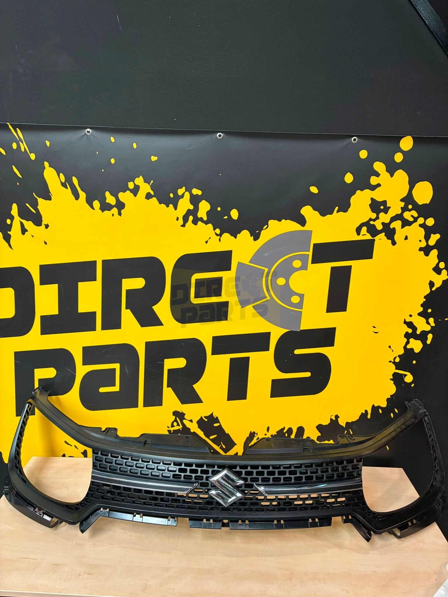 Suzuki Ignis (1/17->) Luchtgeleider achter grille Origineel!, -, Voor, -, Nieuw