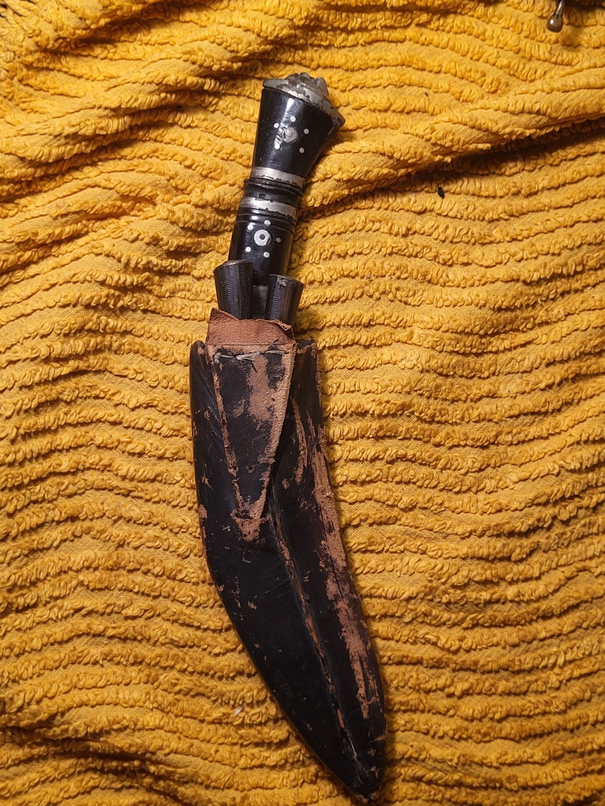 Vintage Kukri Mes met Schede en Bijmessen - Handgemaakt, Antiek en Kunst, Ophalen of Verzenden